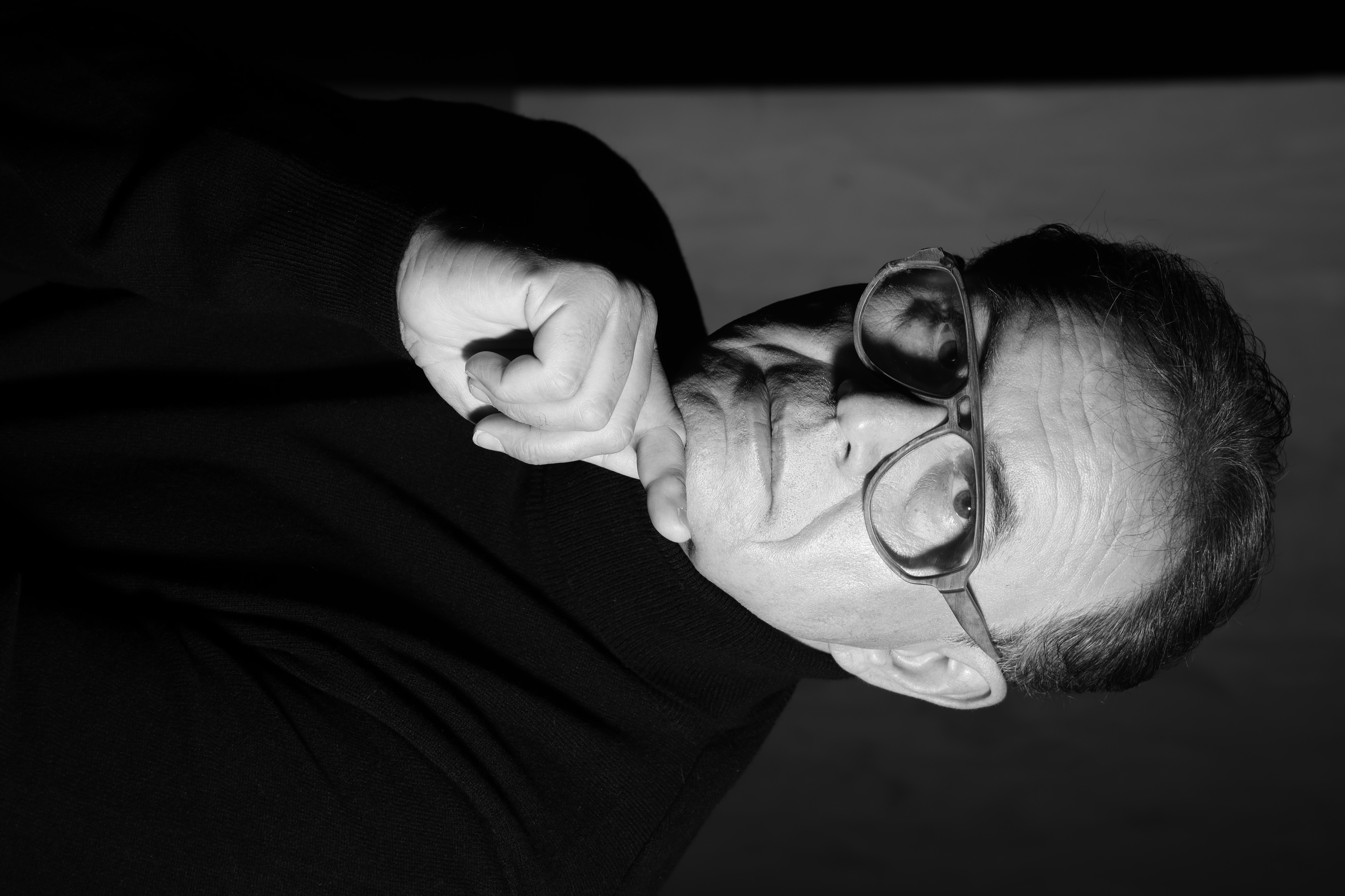 Dr. Nouriel Roubini with background 2