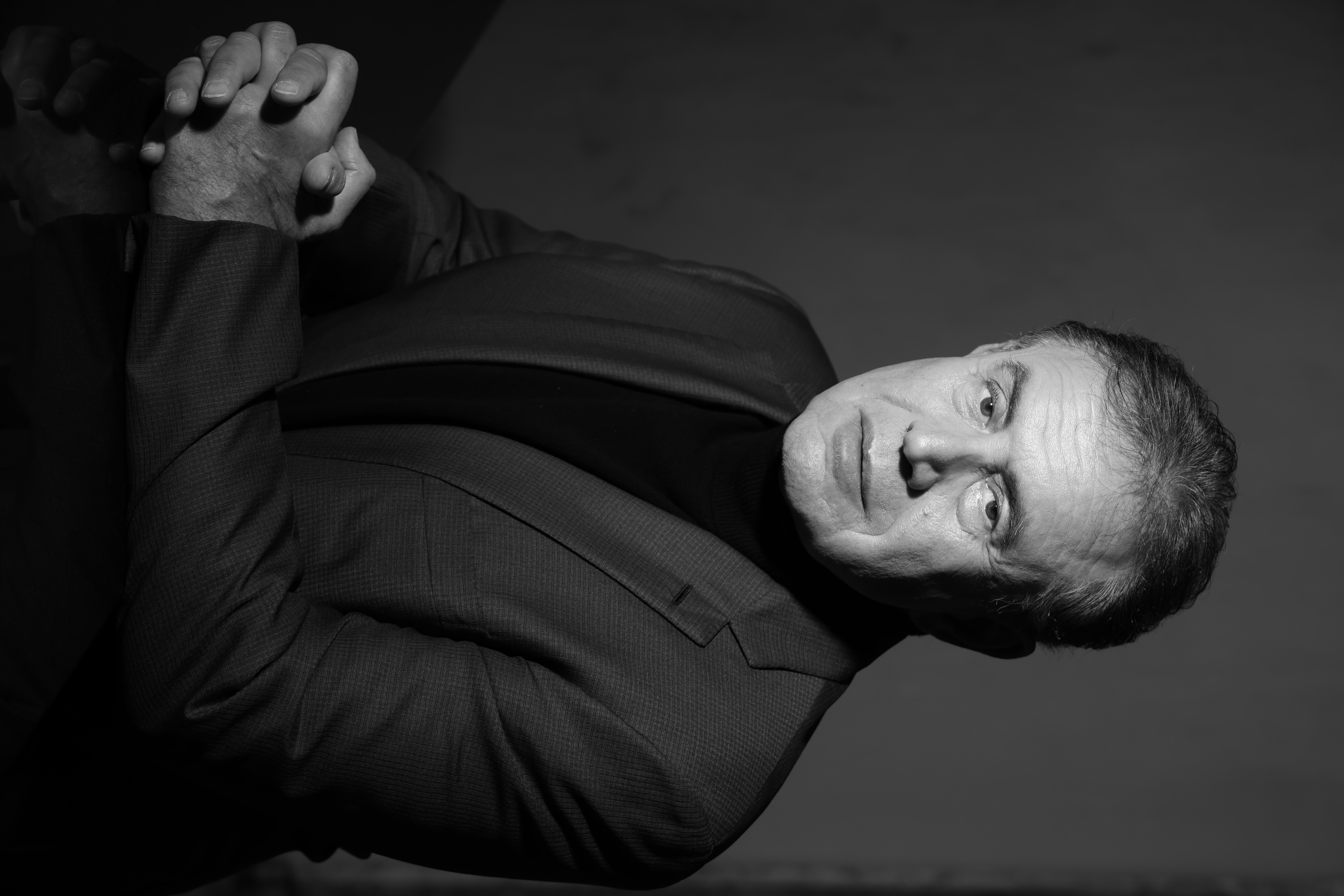 Dr. Nouriel Roubini with background 3