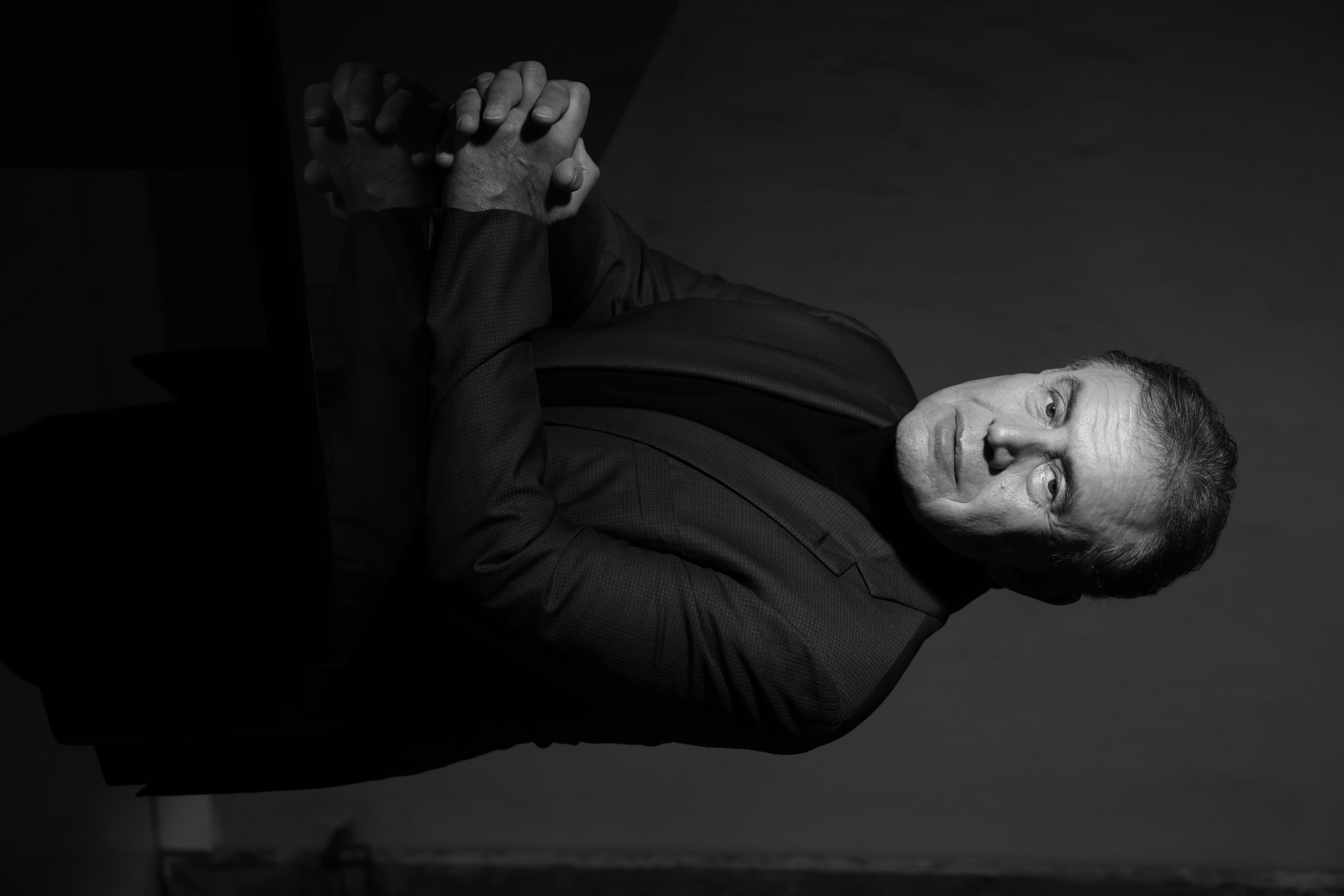 Dr. Nouriel Roubini with background 1